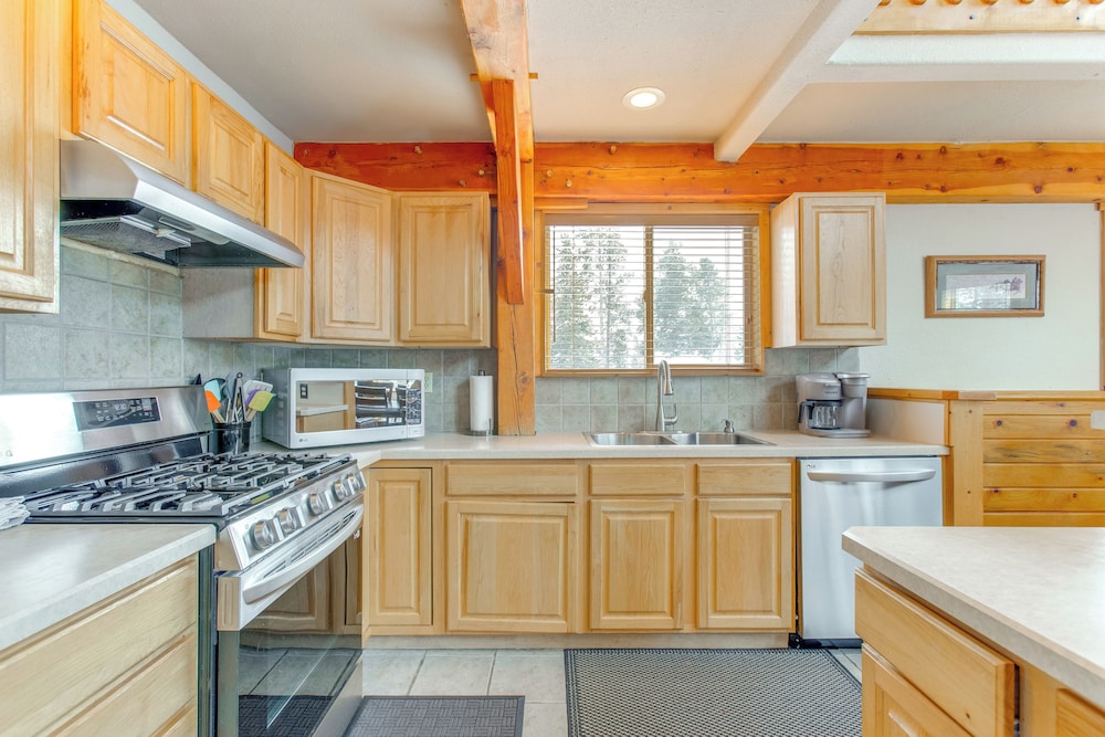 6 Mi to Winter Park Resort: Spacious Family Cabin