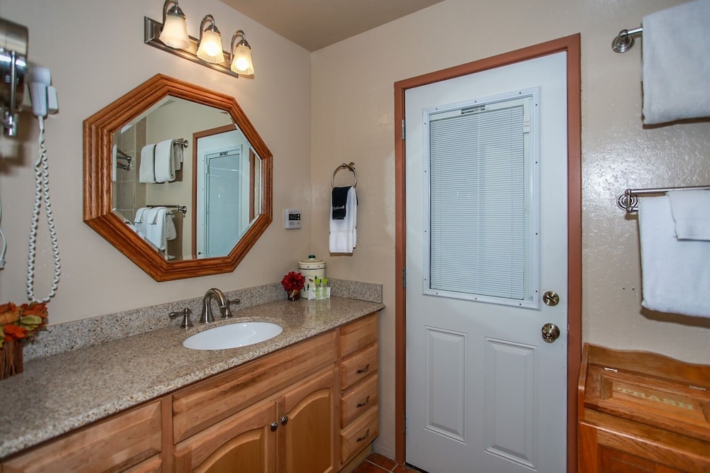 Bear Mountain Escape 2 Bedroom Apts by RedAwning