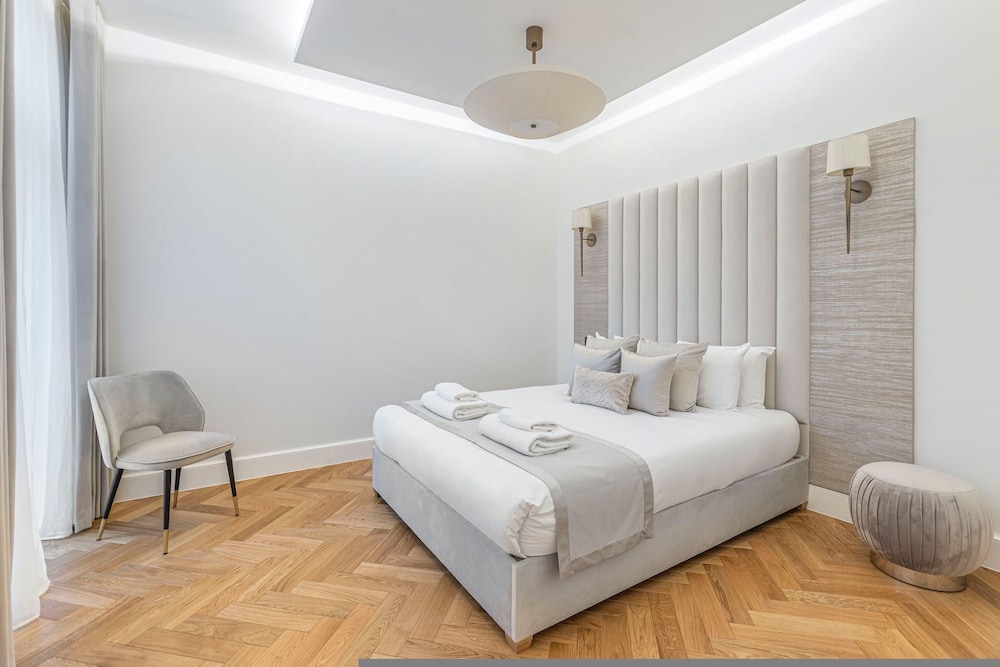 Wimpole Mews - 4 Bedroom Apartment