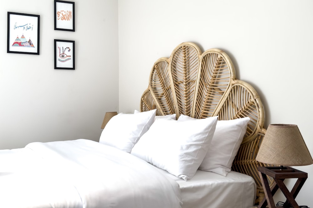 The 2bdr Radiant Residence 5 min to Airport