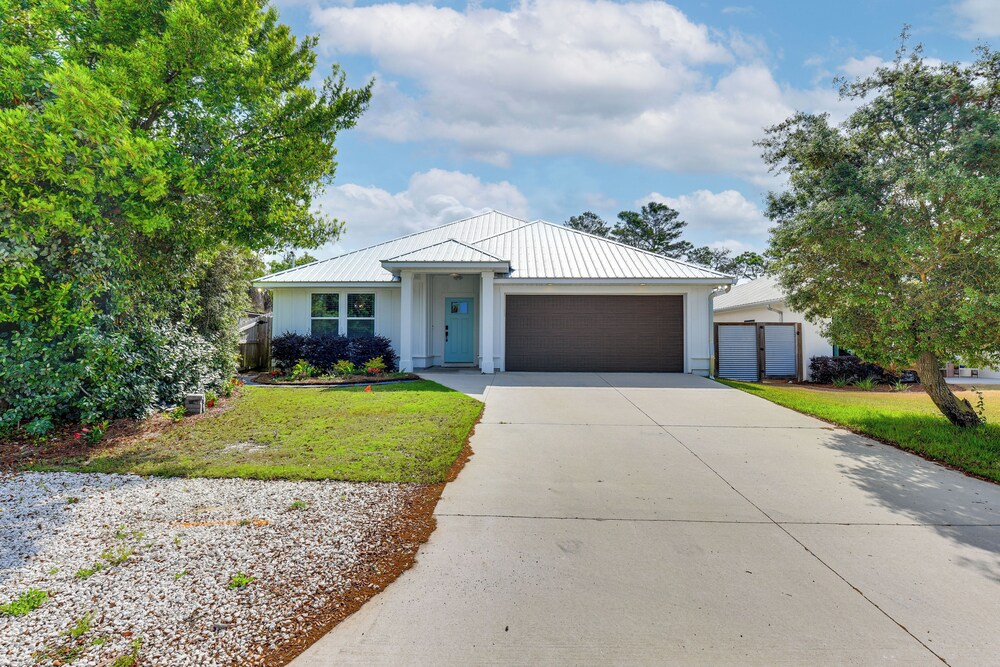 Walk to Beach: Family Retreat in Panama City!