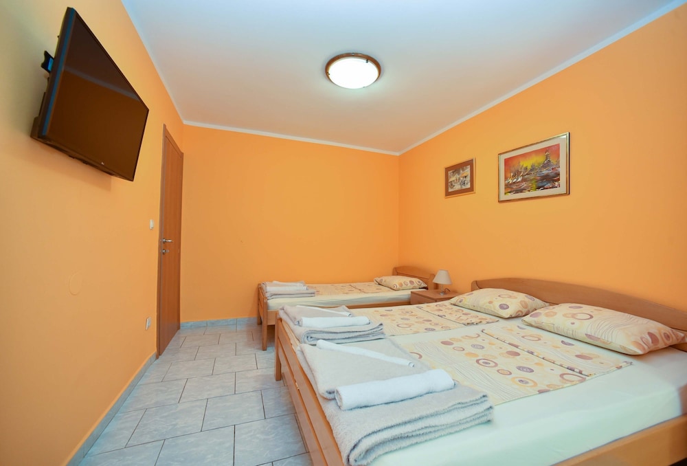Apartments Calenic photo 3