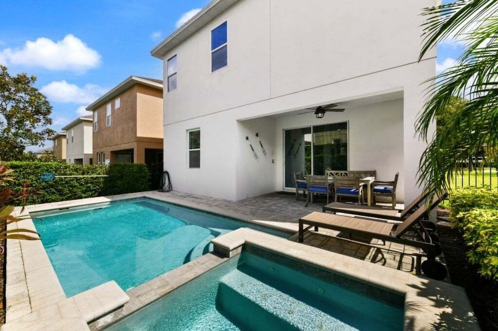 Elegant 8br Retreat W/ Private Pool, Spa & Family-friendly Comfort 8 Bedroom Villa