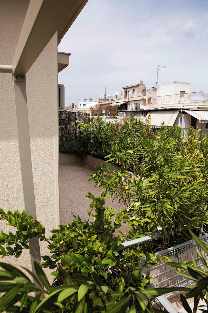 Contemporary Athenian Escape GHH