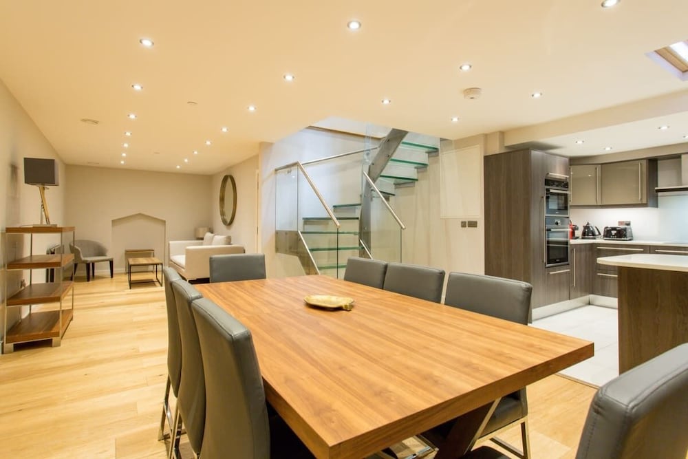The Sweet Mews - Big & Bright 4bdr Mews Home in Ideal Location