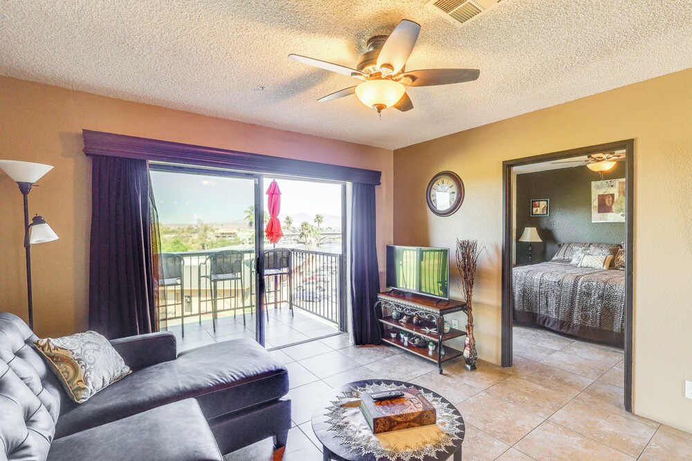 London Bridge Views: Havasu Condo on Golf Course