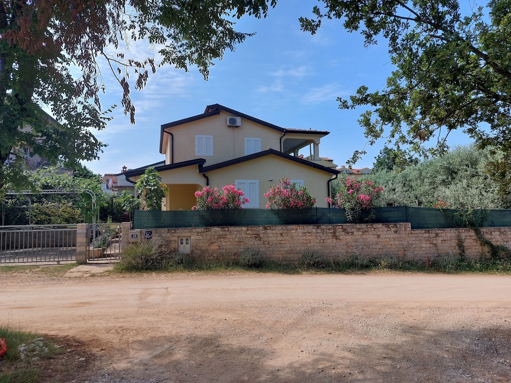 Holiday House with Pool Villa Seabird