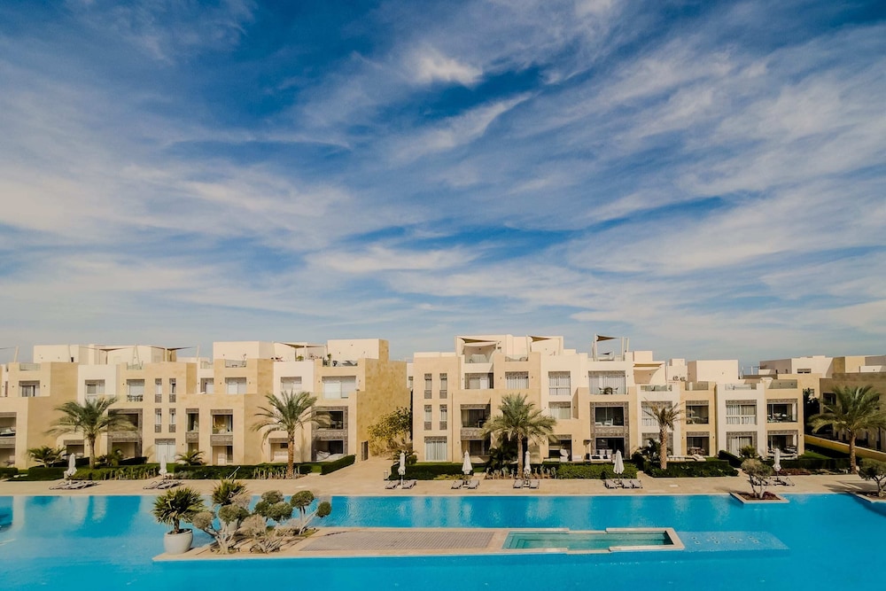 Xuru Stays I Homestyle & Summery 1bdr@ Mangroovy Free Beach Pool