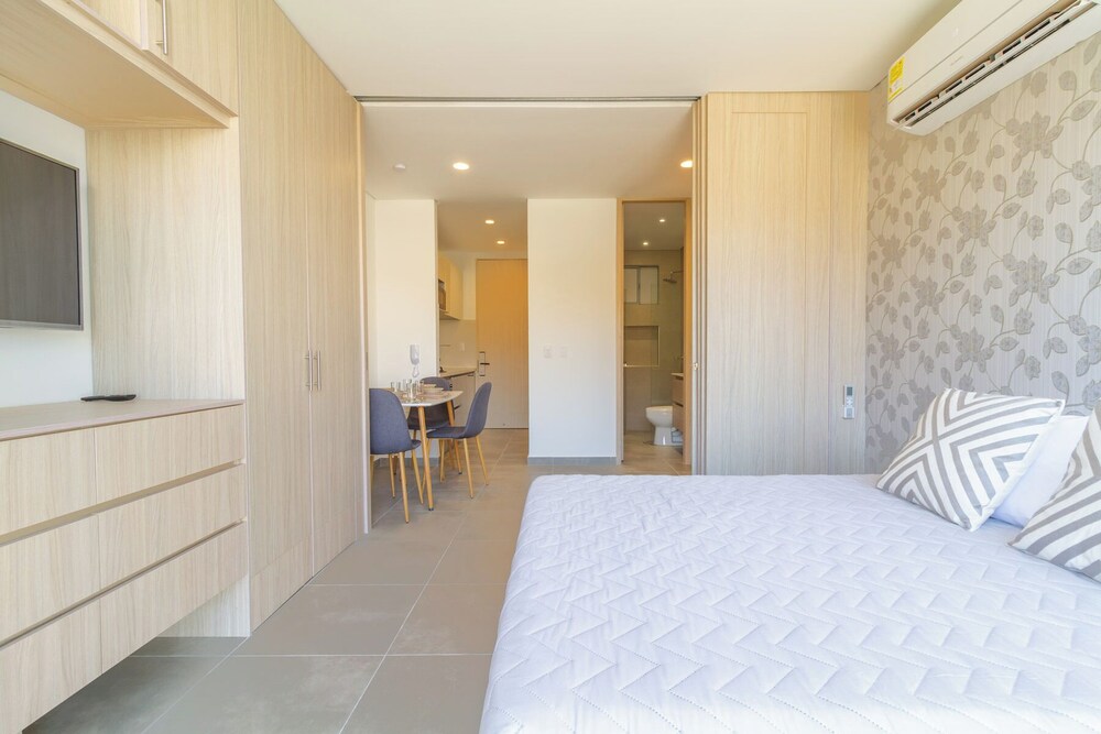Salguero Suites By HostPro