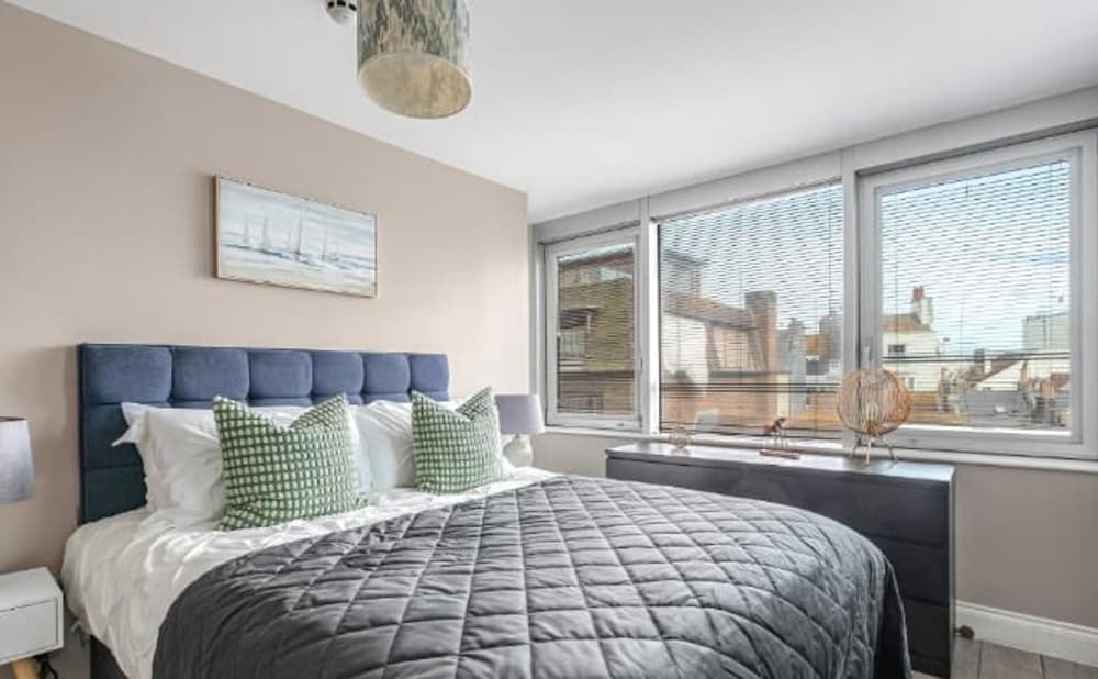 Modern Comfy 5 Location Few Steps From Pier view 5