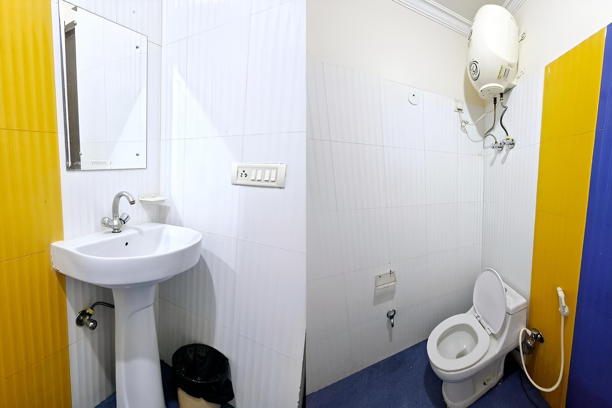 Hotel Mayank Plaza-Near IGI Airport Terminal-3 view 3