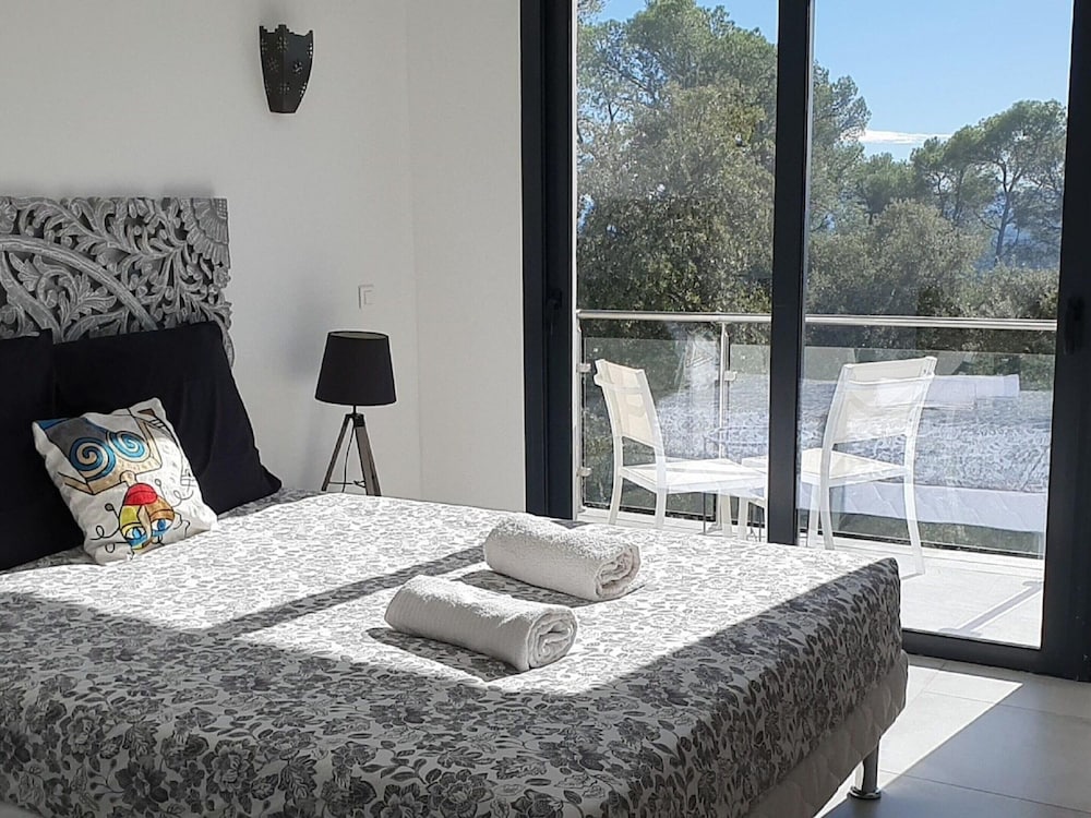 Villa in Lorgues With Private Pool