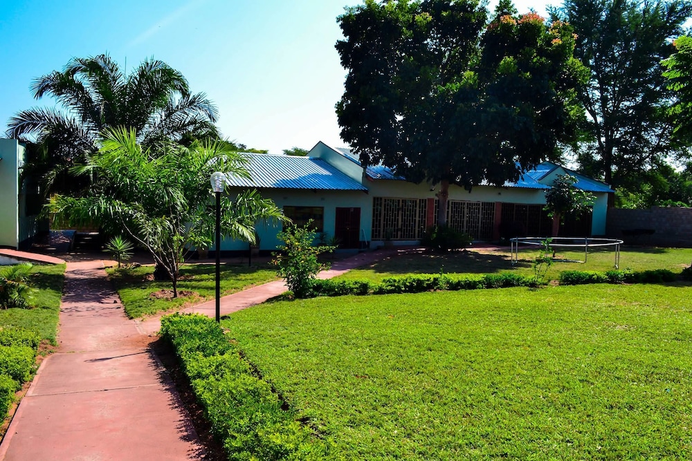 Decha Guest Lodge