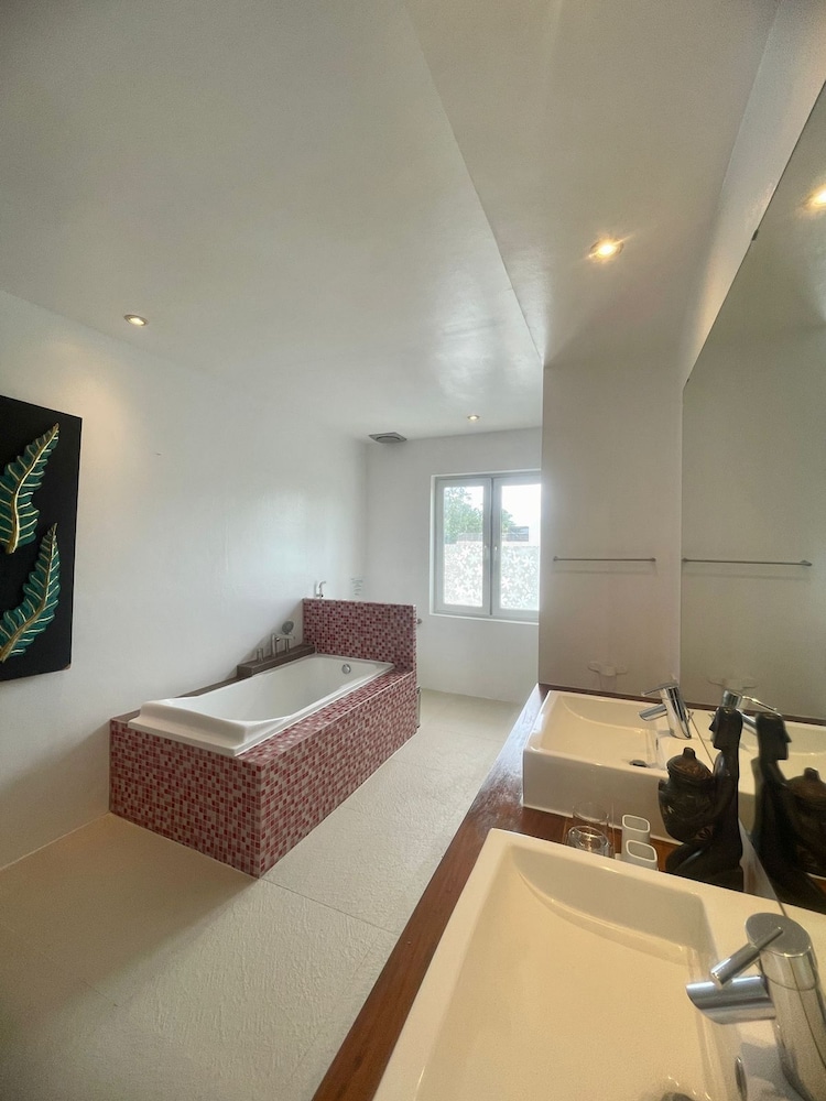 Calypso Beach & Dive Resort