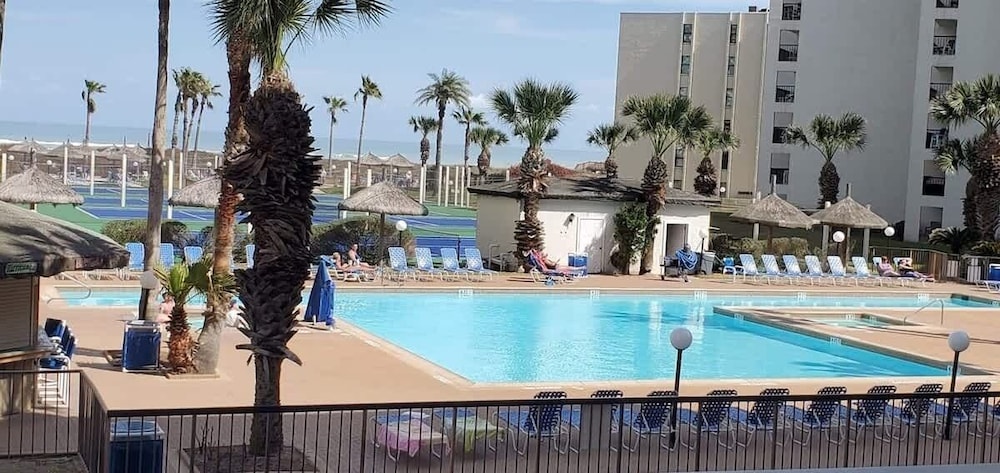 Saida Beachfront Luxe Condo Two Heated Pools 2 Bedroom Condo
