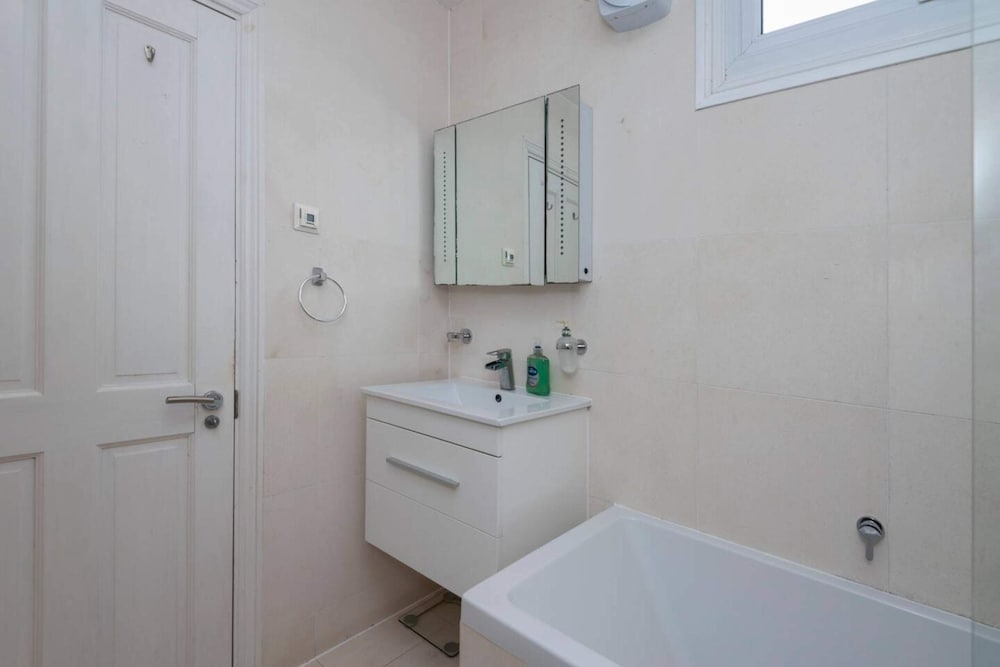 Ground Floor Apartment - Private Garden