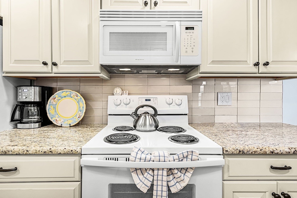 1511 Seas The Day: Batiki West Unit #504 2 Bedroom Condo