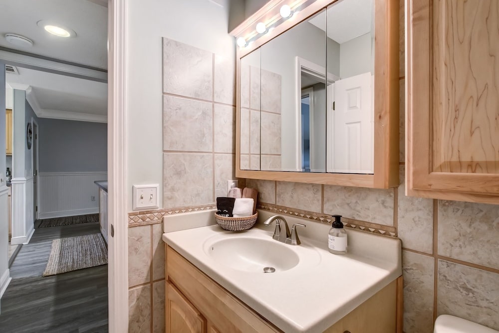 Amelia Landings 9f 2 Bedroom Condo