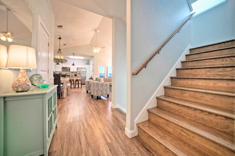 Sleeps 23, 2 Beachside Homes Resort Pool, Walk to the Beach, Balcony + Yard