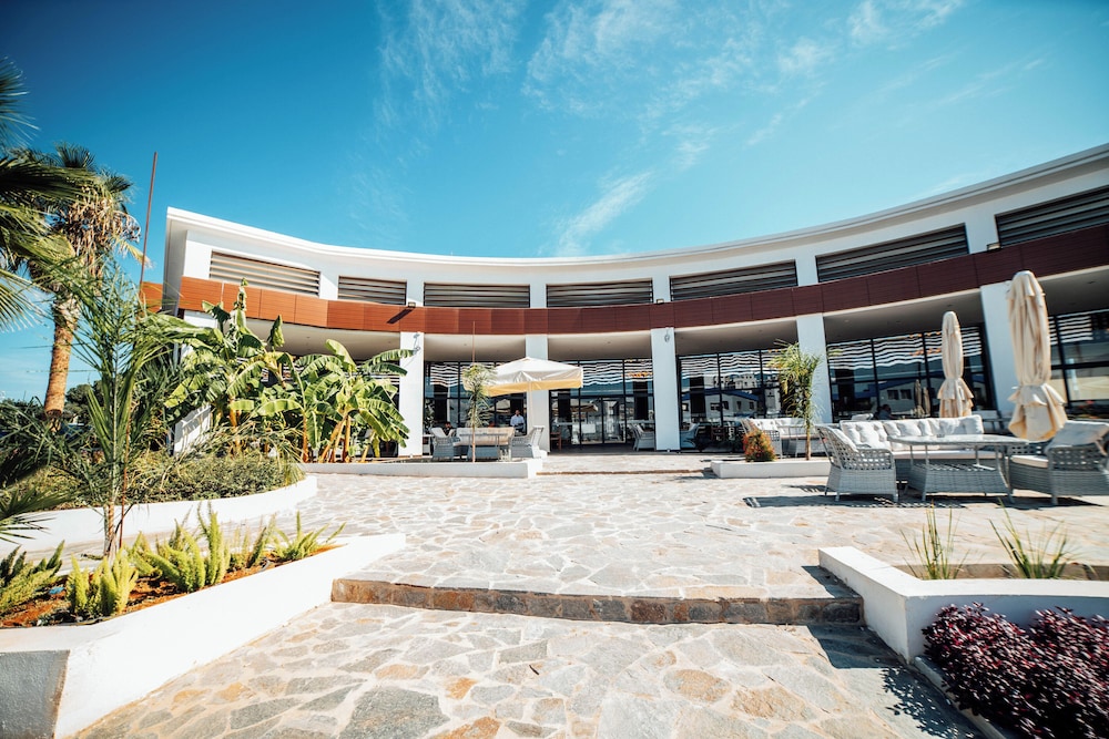 EKOR ELEGANCE HOTEL
