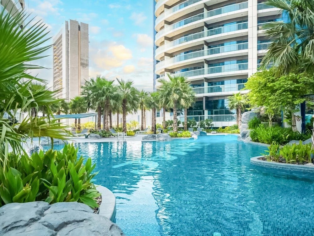 Cosmos Living 1 Bedroom Paramount Towers