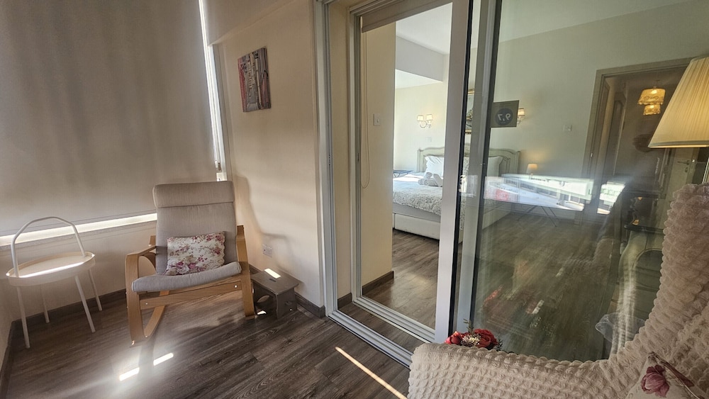 116 NIC 303 - Stay Vintage Central Suites