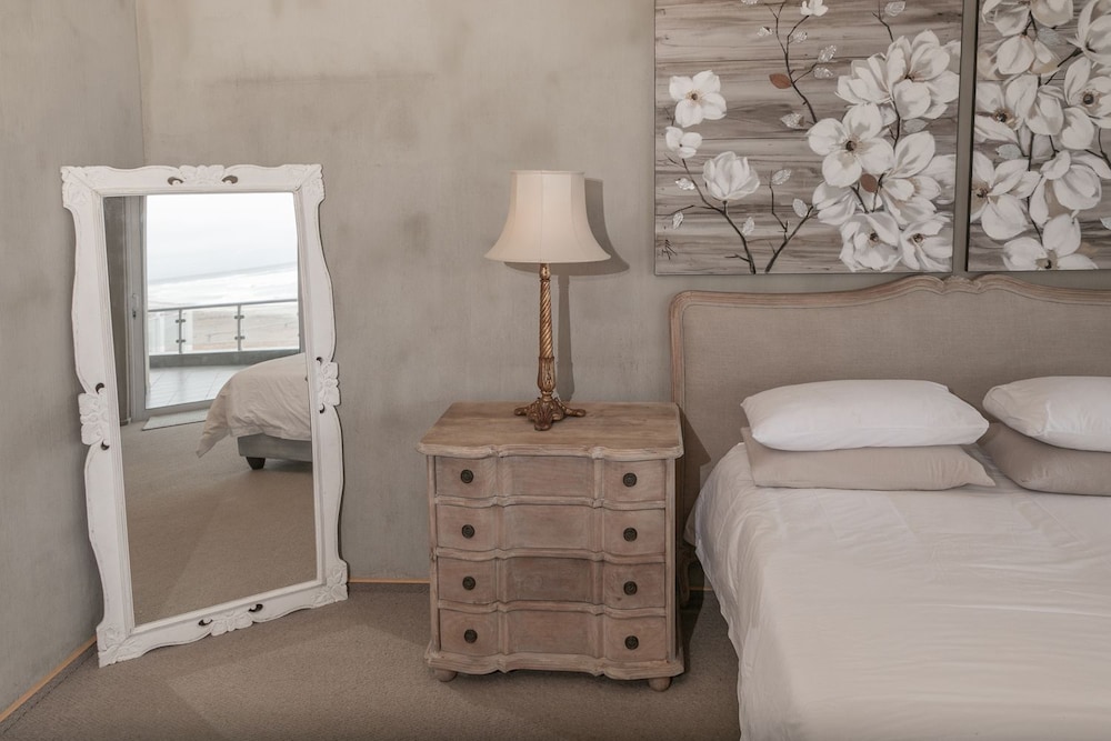 Blue Pearl - situated right on the beach