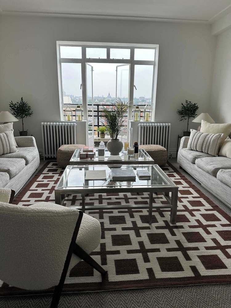Large 1 Bedroom Apartment - Chelsea