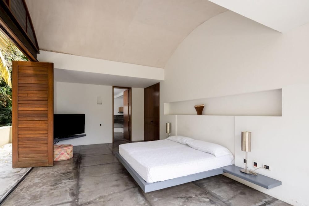 Yeguas R3 by Wynwood House