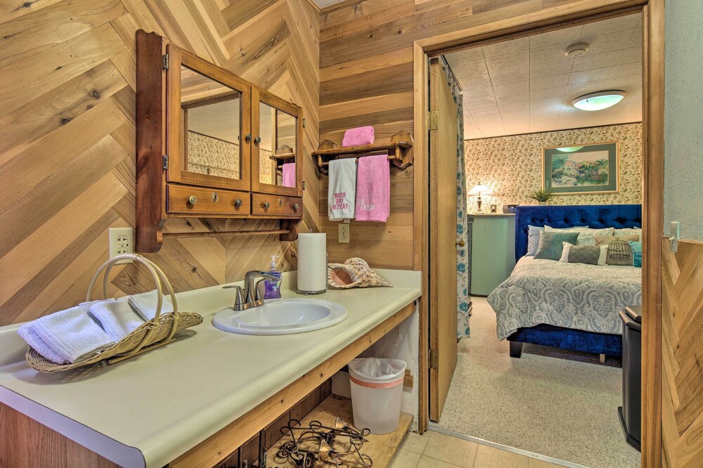 Juneau Vacations - Waterfront House w/ Glacial Views - Near Downtown! - Property Image 4