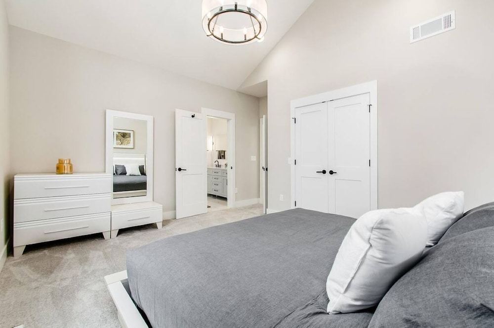 Jungle House Designer Residences – Downtown Columbus