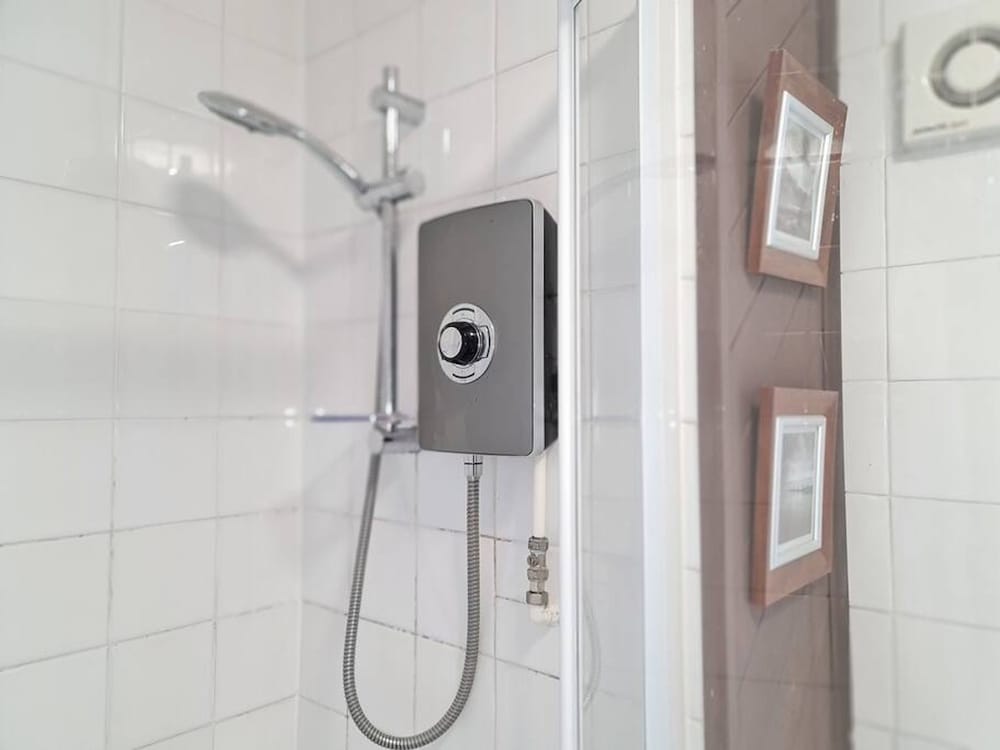 Large 3 Bed Flat Free Parking