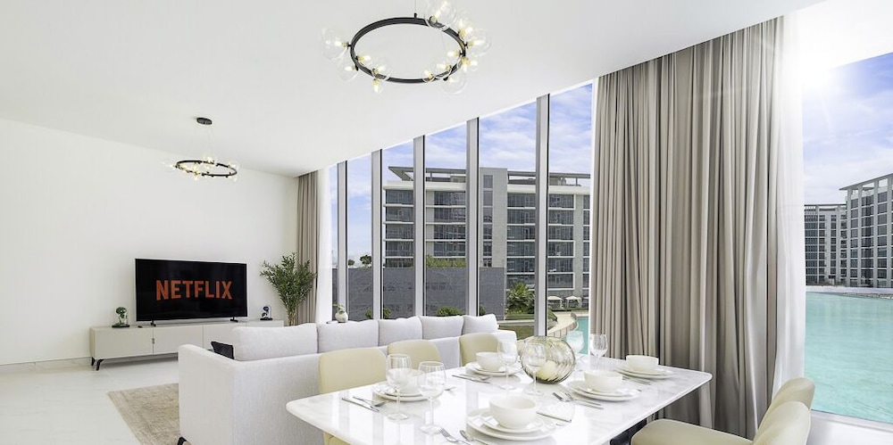 LUX Burj Khalifa Lagoon View Suite 2