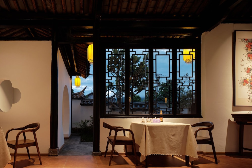 Shaxi Ancient Town Chang Le Li Chinese Courtyard Hotel