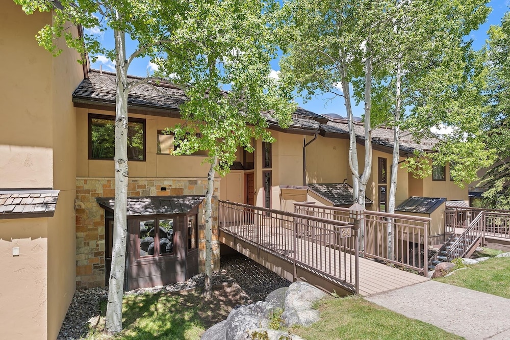 Poolside Townhome With Snowmass View And Hot Tub Access by The Woodrun V Townhouses by RedAwning view 5