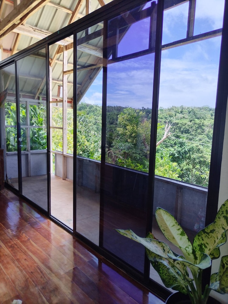 Siquijor Overlooking House 100 Meters Before Cambugahay Falls