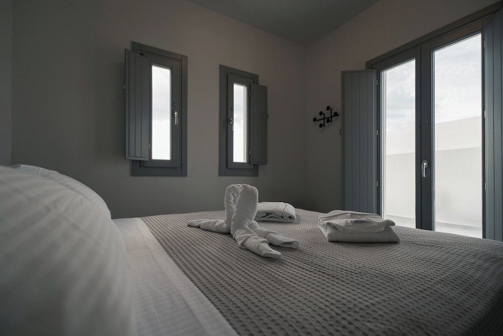 Uranides Luxury Suites photo 3