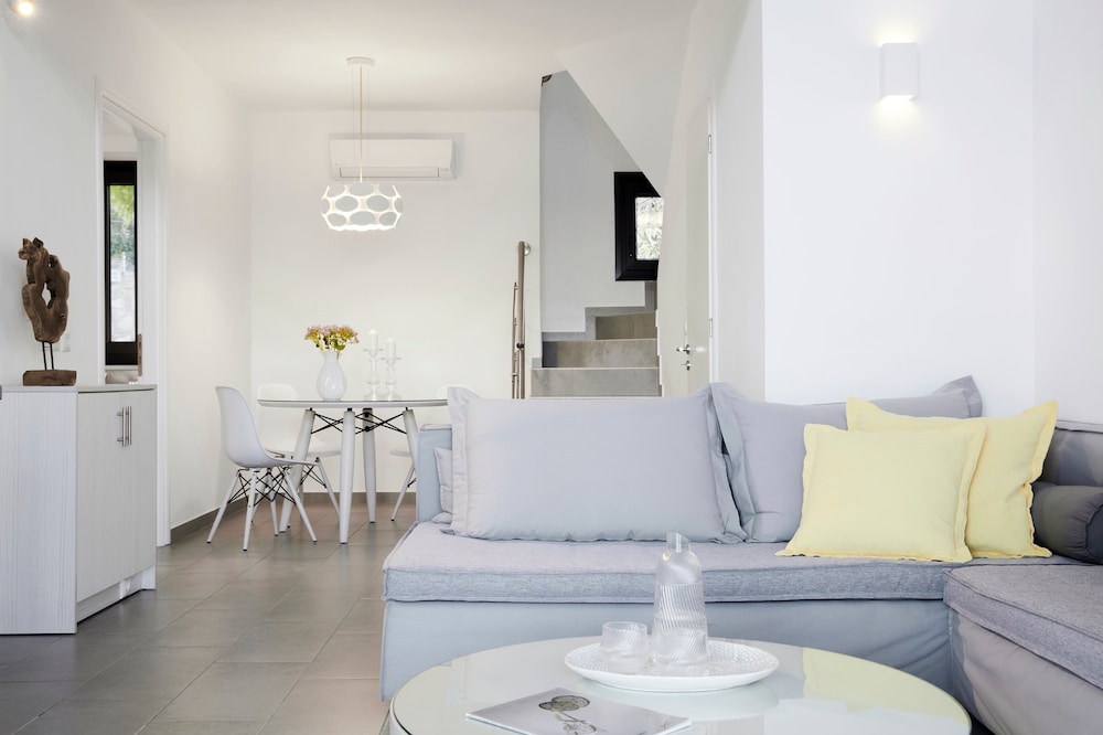 Eleia Seafront Rooms & Villas