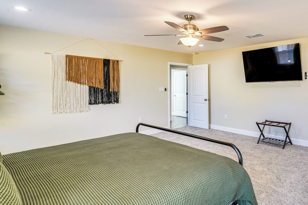 Golf, Shop & Explore: Home 5 Mi to Dtwn Midland!