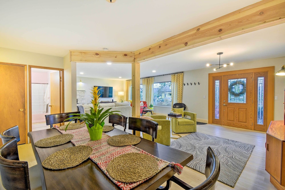 Walkable Downtown Poulsbo Vacation Rental!