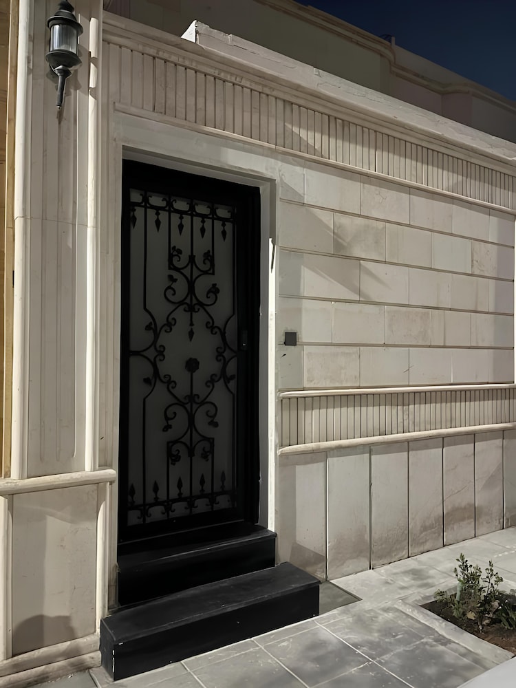 Al Rayyan Residential Suites