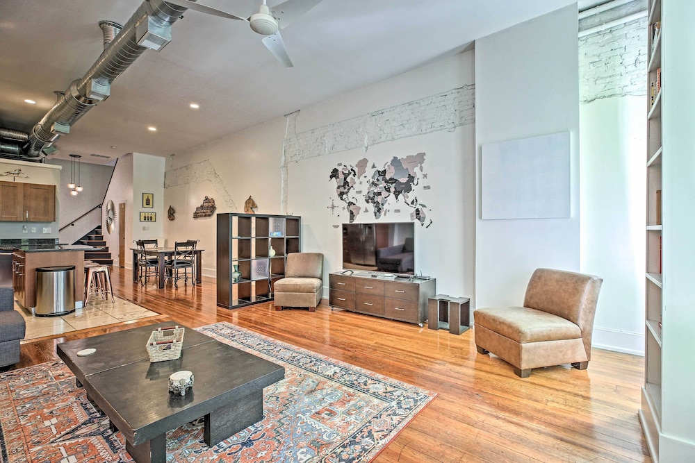 Nulu Art District Loft: Walk to Dtwn Distilleries!