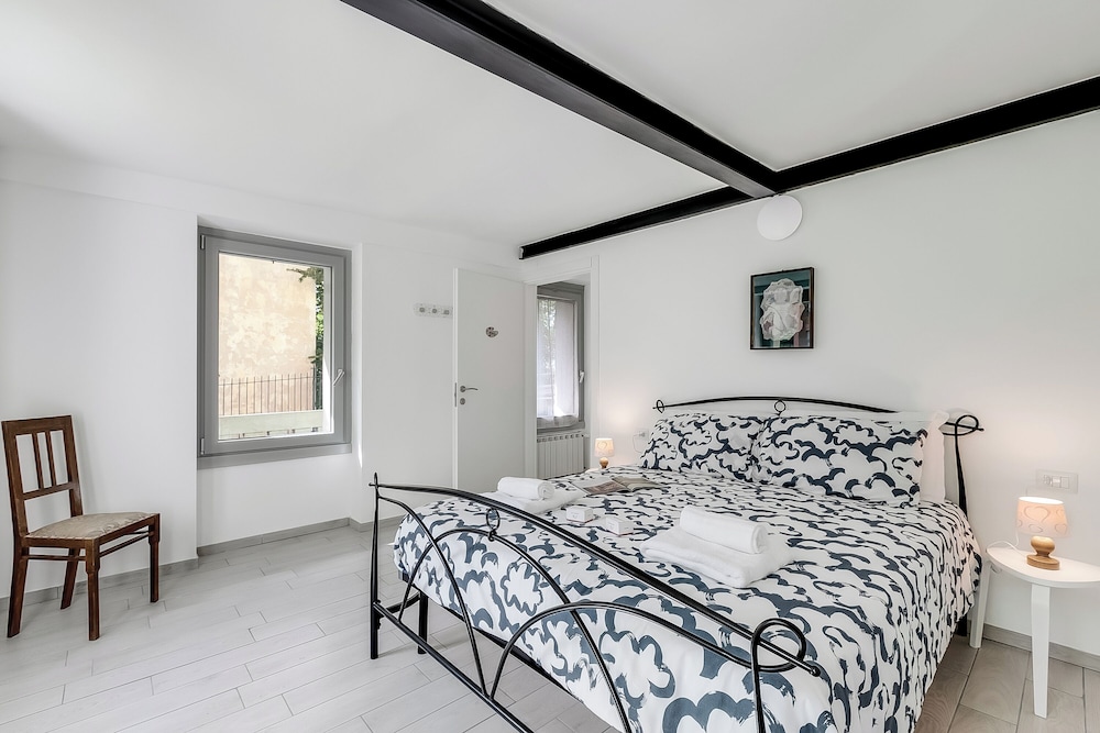 Iris Apartment