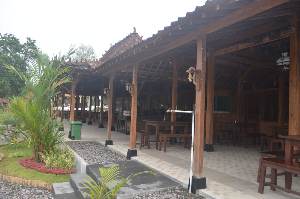Omah Kloewoeng Resort Kaliurang