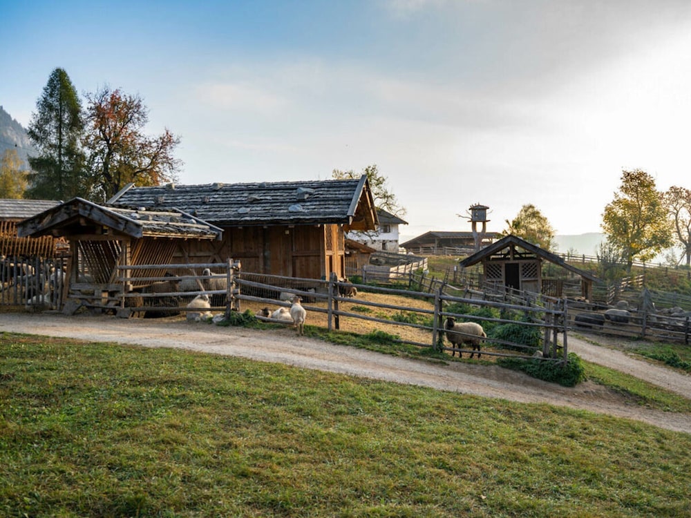 Ansitz Gurtenhof Comfortable Holiday Residence view 3