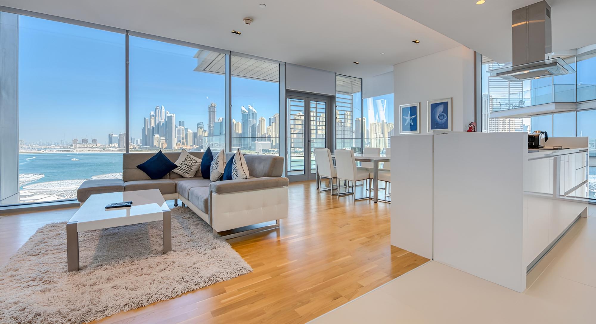 Beautiful Large 3 B/R Apt in BlueWaters Island
