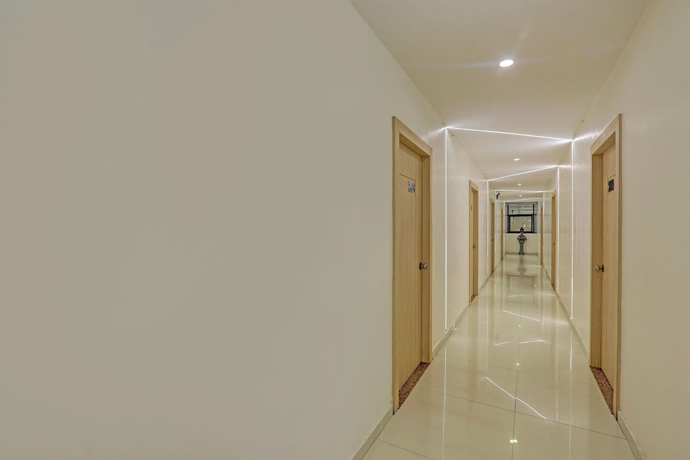 Fabhotel Blue Moon