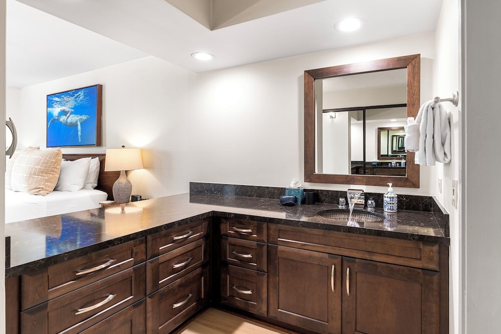 Oceanfront Island Living - Beautiful Kona Condo for Extended Stays - Vrkcv