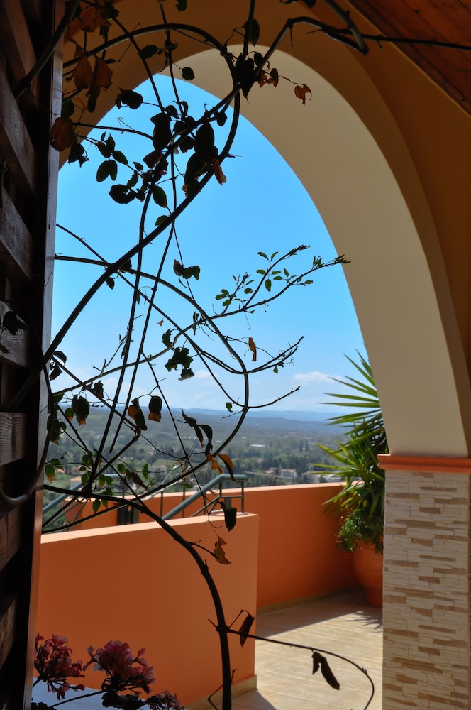 Orsalia Luxury Suites