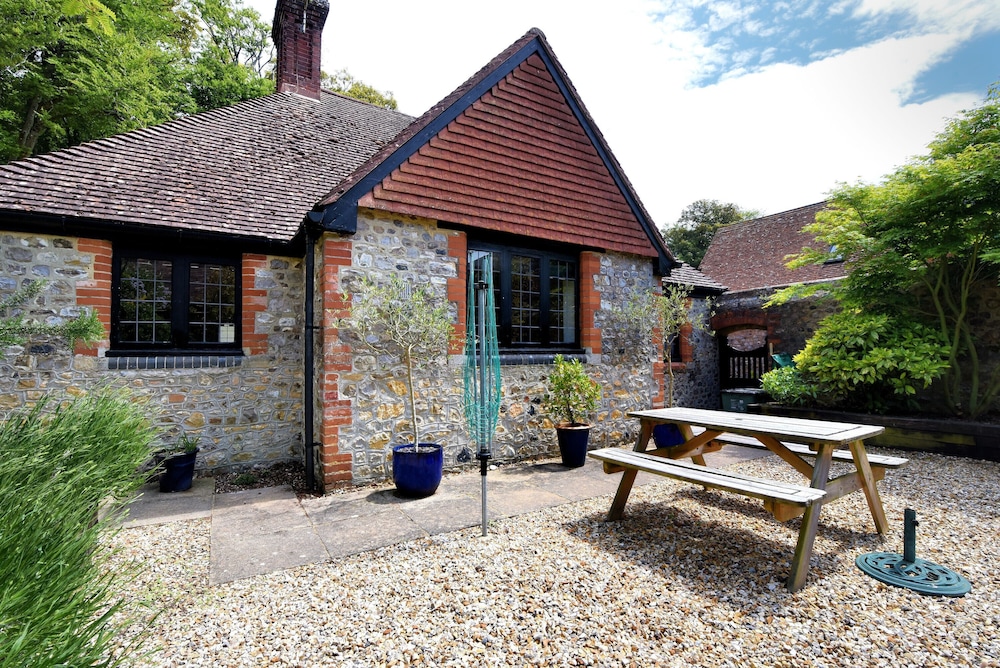 Yard Cottage